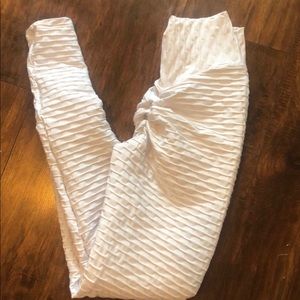 Honeycomb pattern scrunch leggings (size 6)